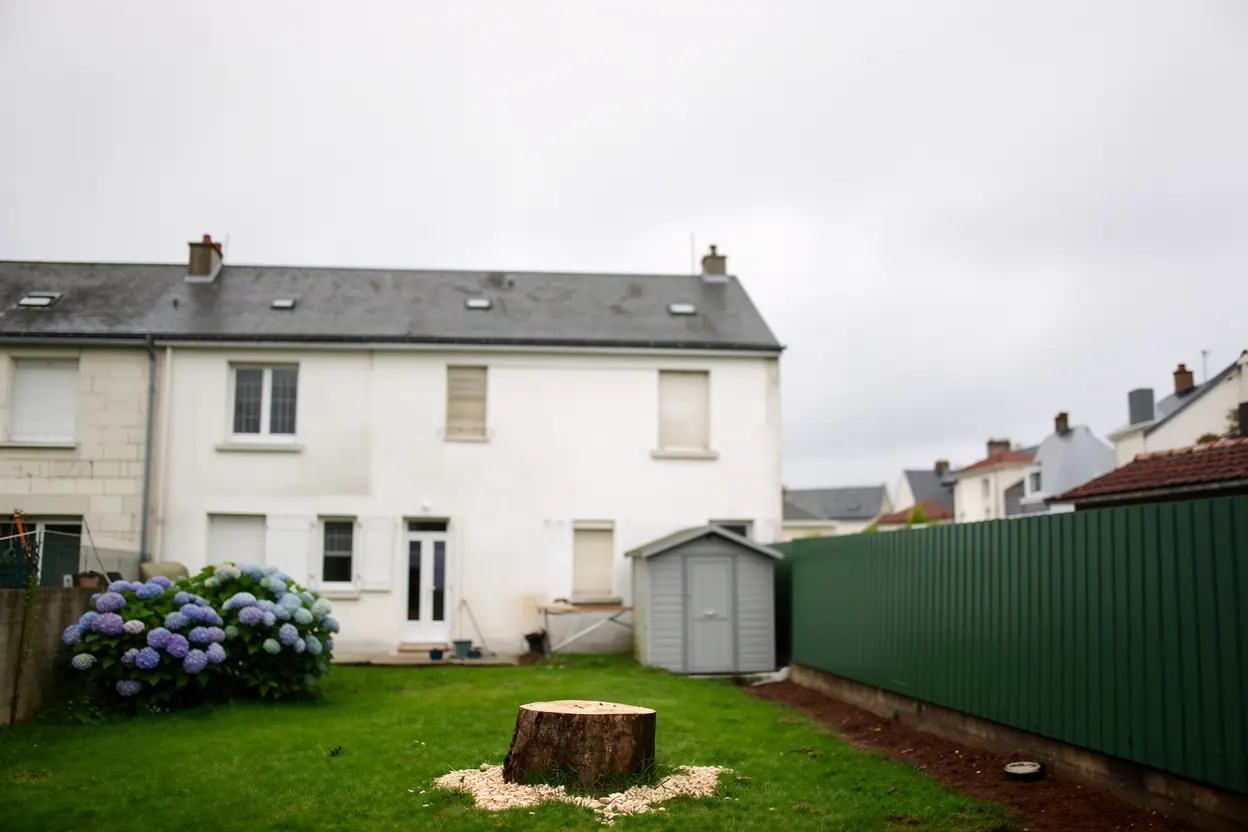 Jardin dégagé après abattage à Saint-Nazaire